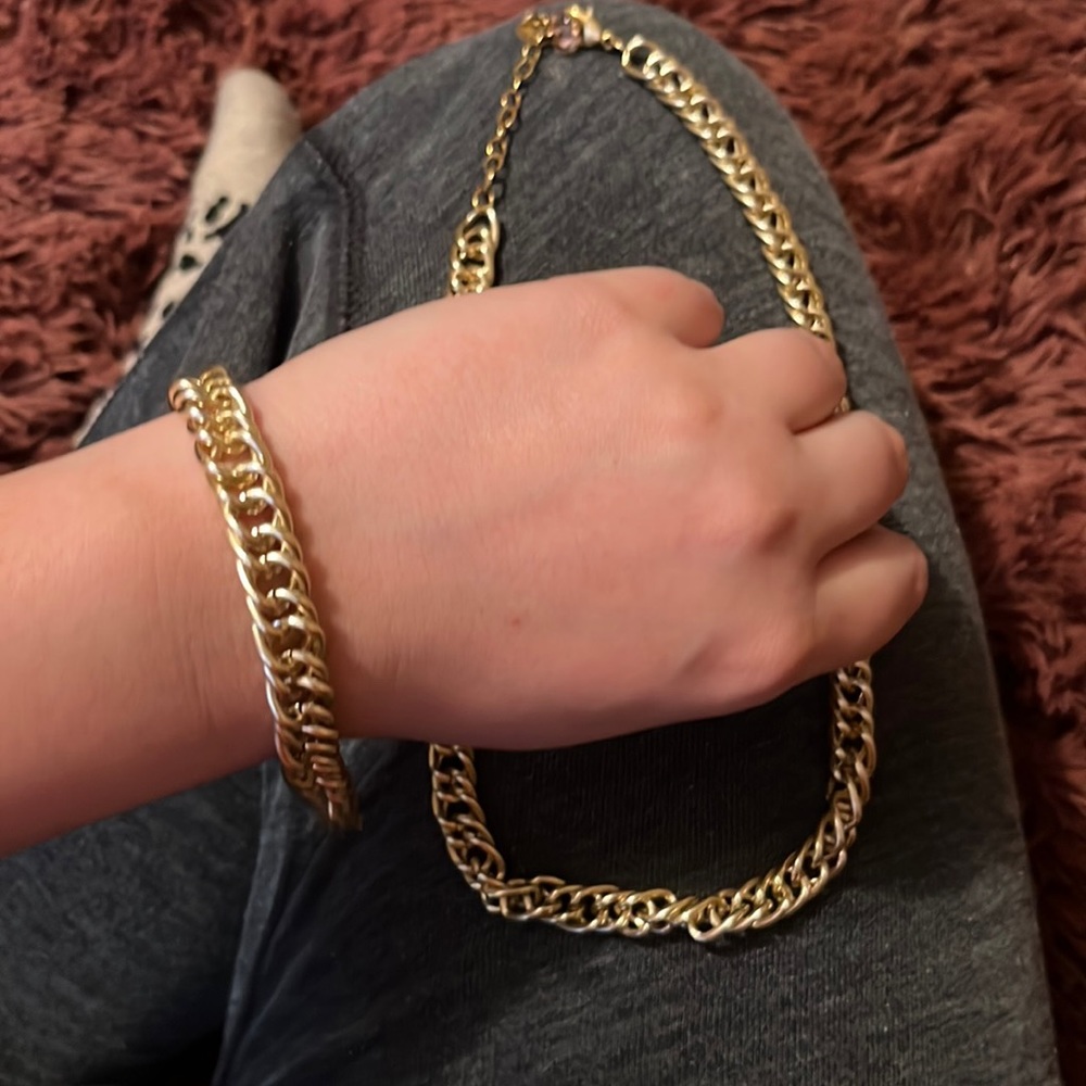 Sabika gold necklace and chain set